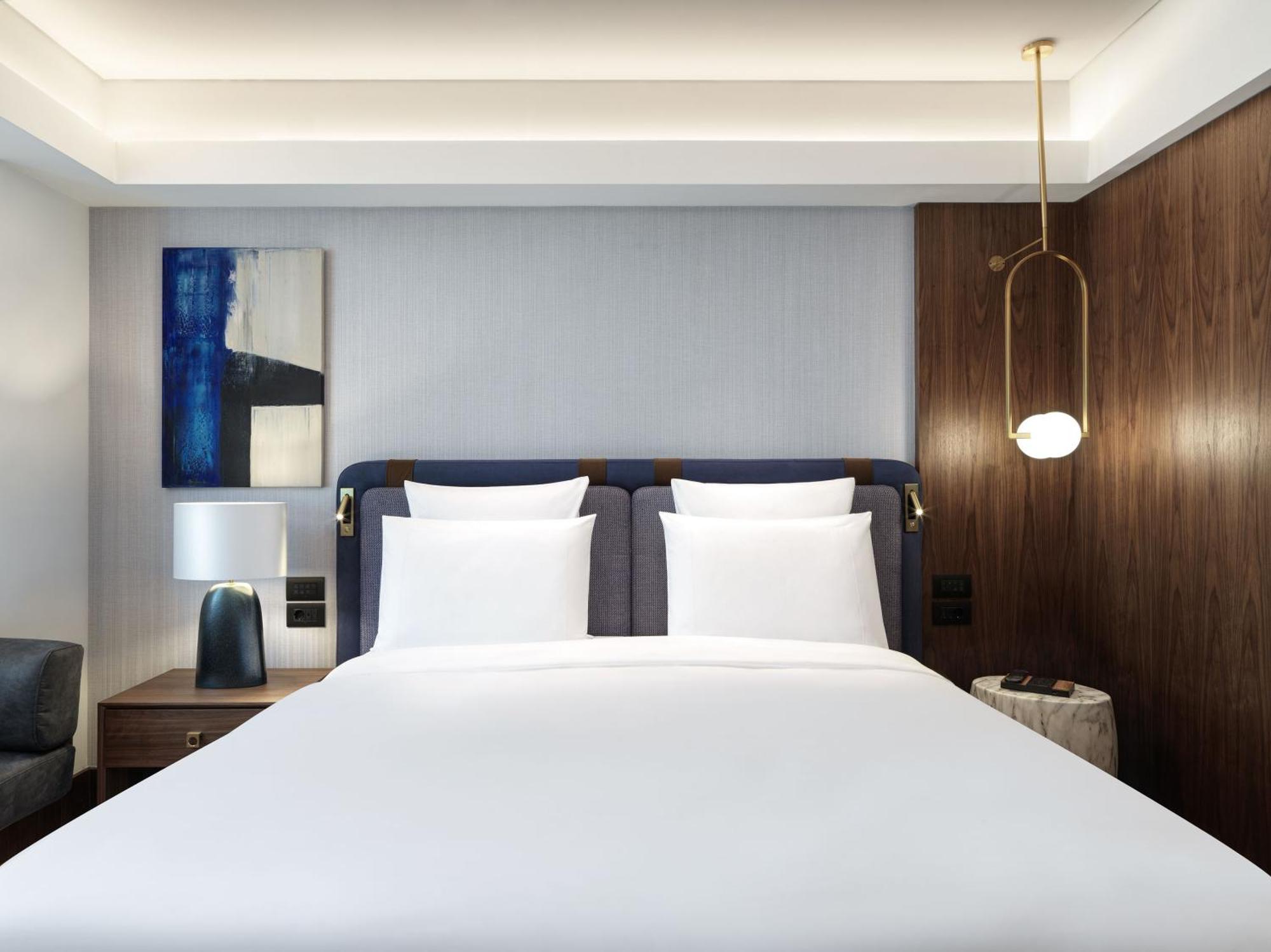 Deluxe King Room with Balcony