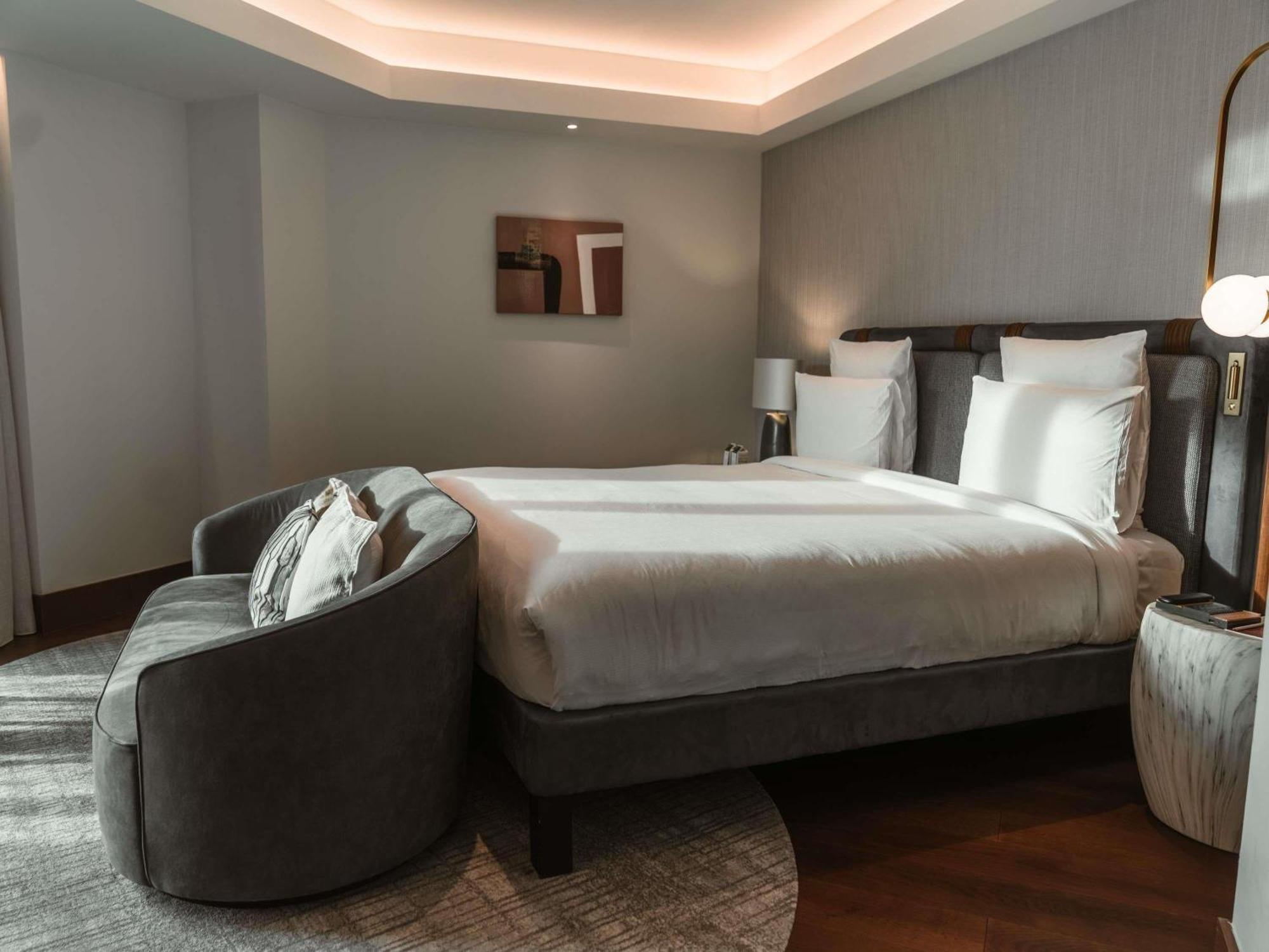 Deluxe King Suite
